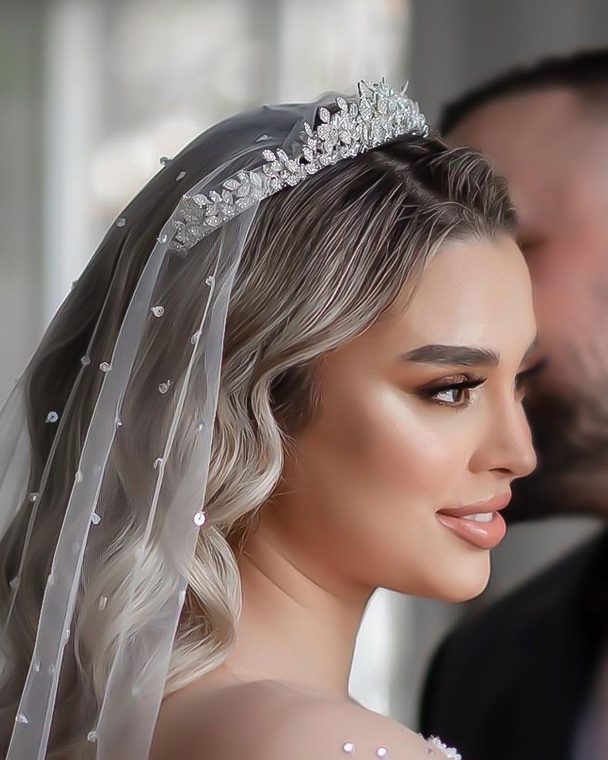 Karen Zircon Stone Medium Length Bridal Crown Buy Now. Karen Zircon Stone Medium Length Bridal Crown Buy Now.