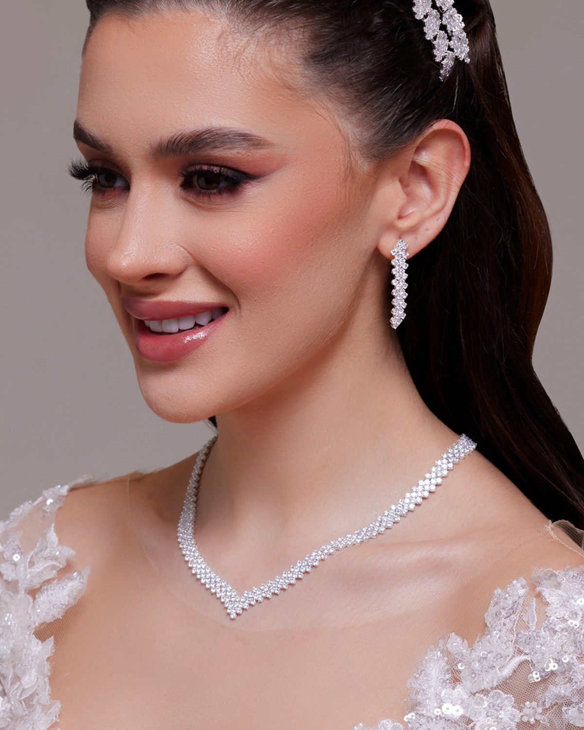 Engagement necklace discount for bride