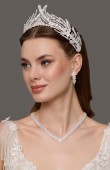 types of bridal crowns engagement crowns wedding crown jewelry royal crown queen crown diadem tiara