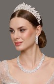 types of bridal crowns engagement crowns wedding crown jewelry royal crown queen crown diadem tiara
