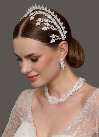 types of bridal crowns engagement crowns wedding crown jewelry royal crown queen crown diadem tiara