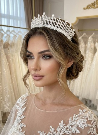 types of bridal crowns engagement crowns wedding crown jewelry royal crown queen crown diadem tiara