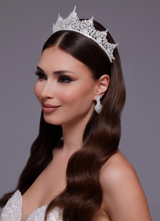 types of bridal crowns engagement crowns wedding crown jewelry royal crown queen crown diadem tiara