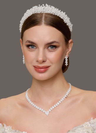 types of bridal crowns engagement crowns wedding crown jewelry royal crown queen crown diadem tiara