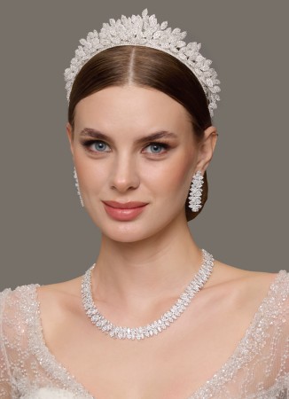types of bridal crowns engagement crowns wedding crown jewelry royal crown queen crown diadem tiara