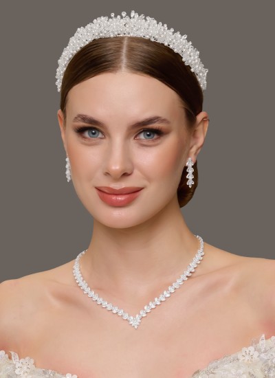 types of bridal crowns engagement crowns wedding crown jewelry royal crown queen crown diadem tiara